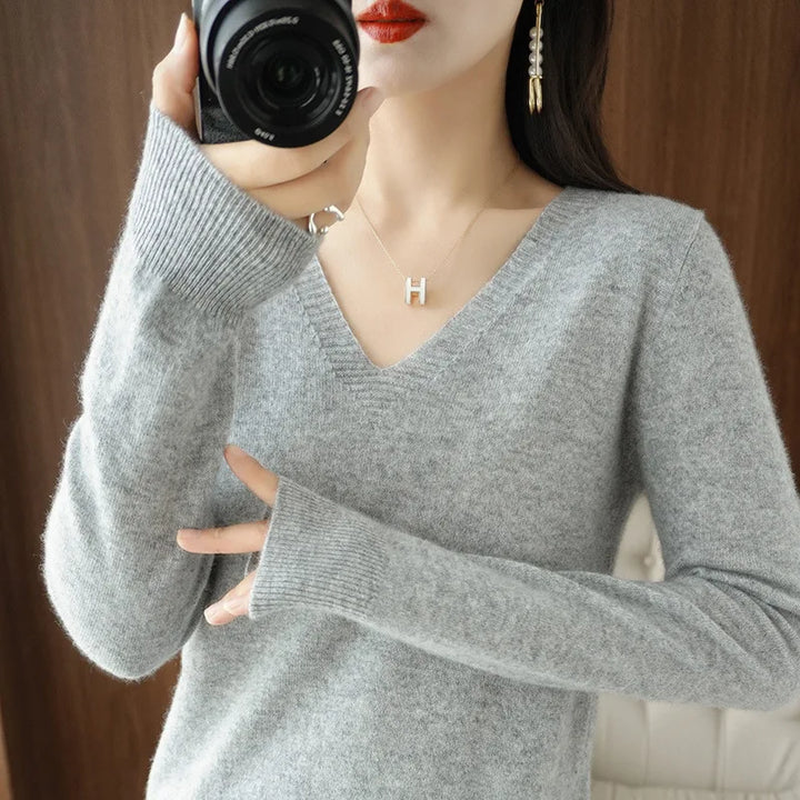 Astrid™ - Cashmere V-neck Sweater