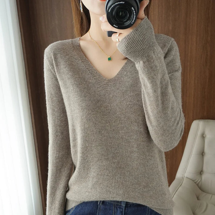 Astrid™ - Cashmere V-neck Sweater