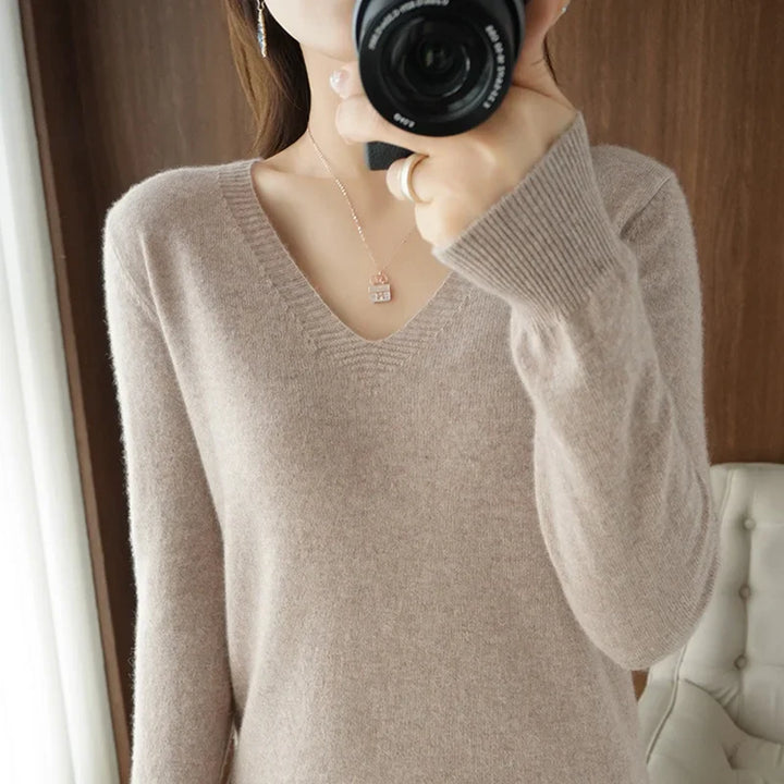 Astrid™ - Cashmere V-neck Sweater